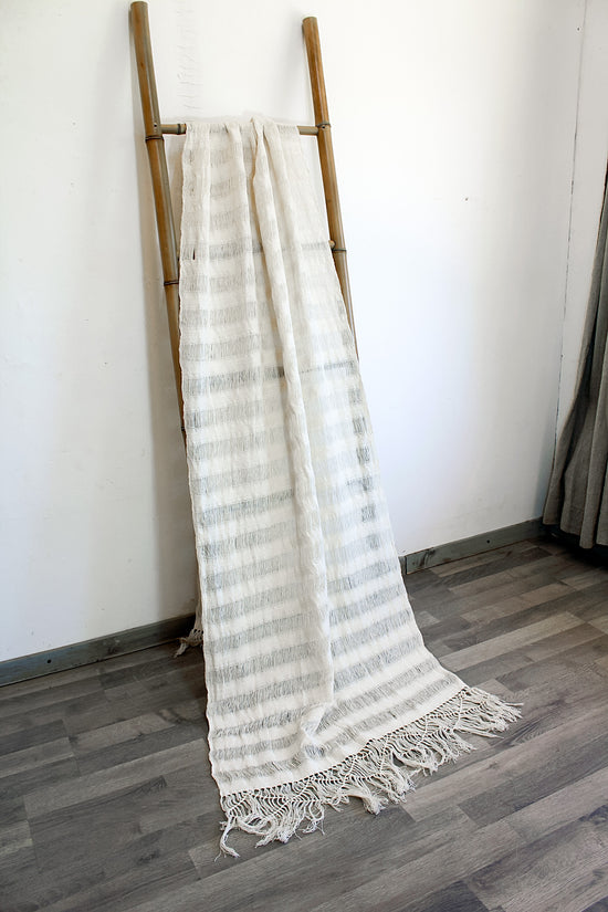Load image into Gallery viewer, FRAYED CREAM REBOZO
