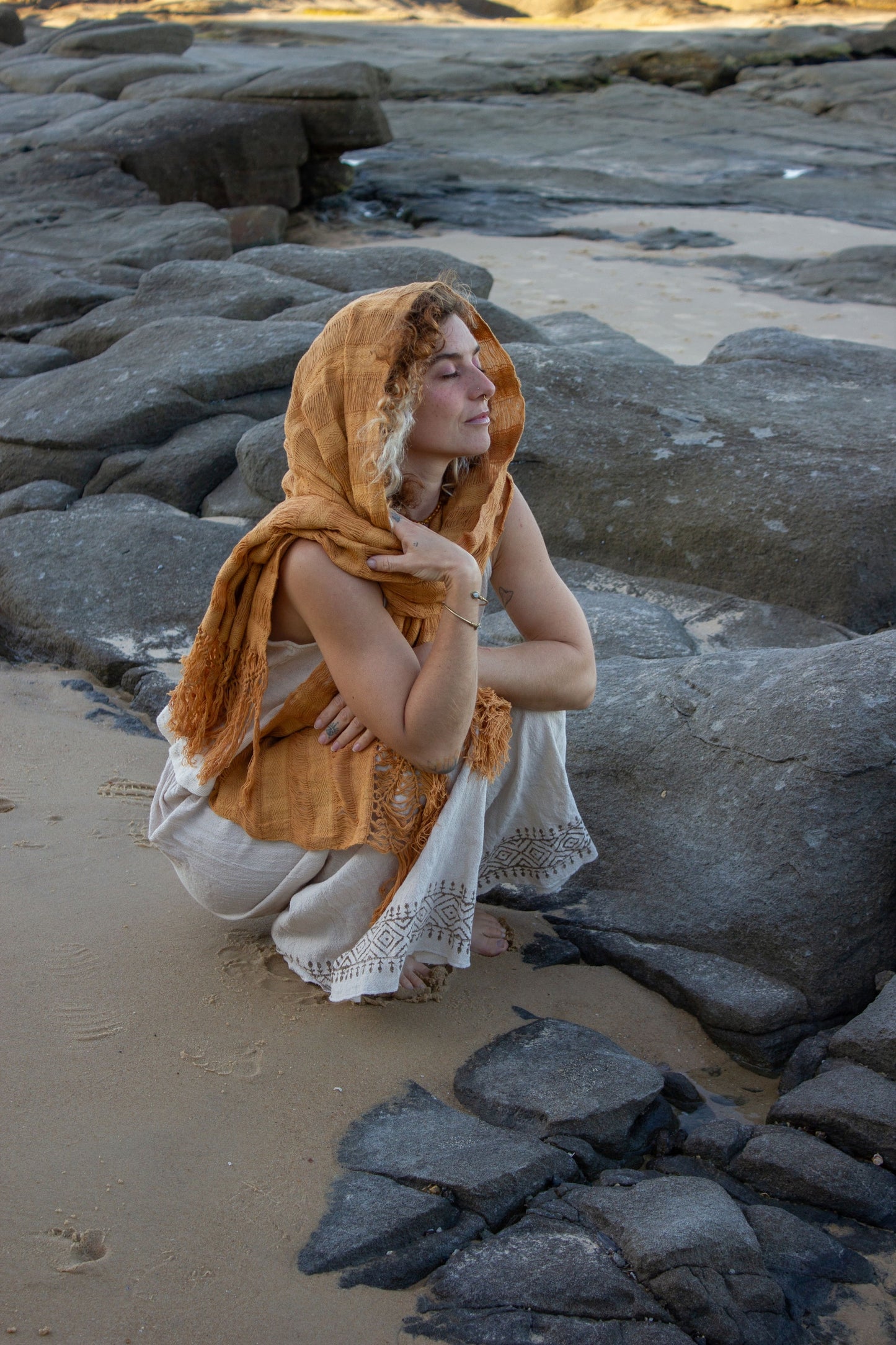 FRAYED BEIGE REBOZO