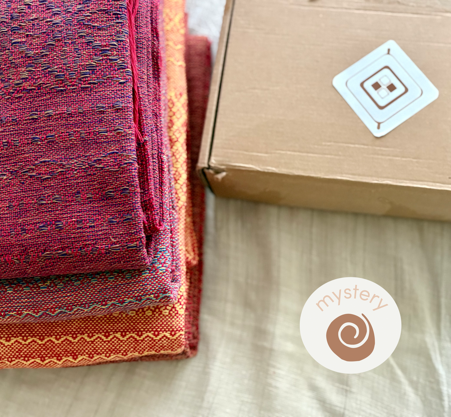 MYSTERY BOX REBOZO, Red base